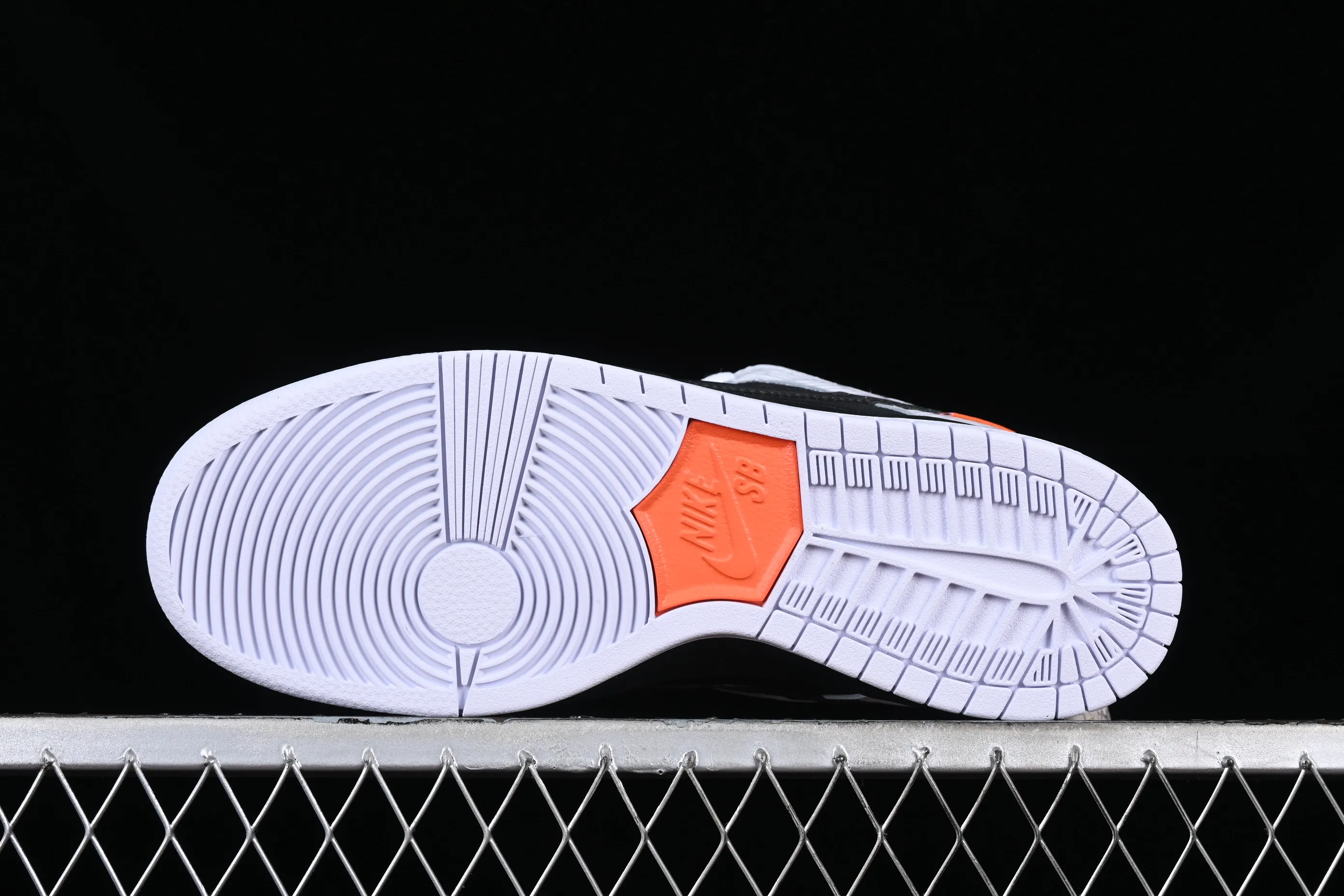All categories Nk SB Dunk series Nk SB Dunk Low low-top sneakers J version Tightbooth x Nk SB Dunk joint model Reverse Panda SB low-top casual sports skateboard shoes FD2629-100